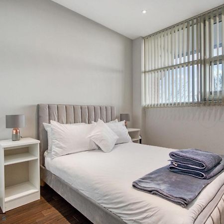 Cosy 1-Bed By Heathrow Airport Apartment Londra Exterior foto